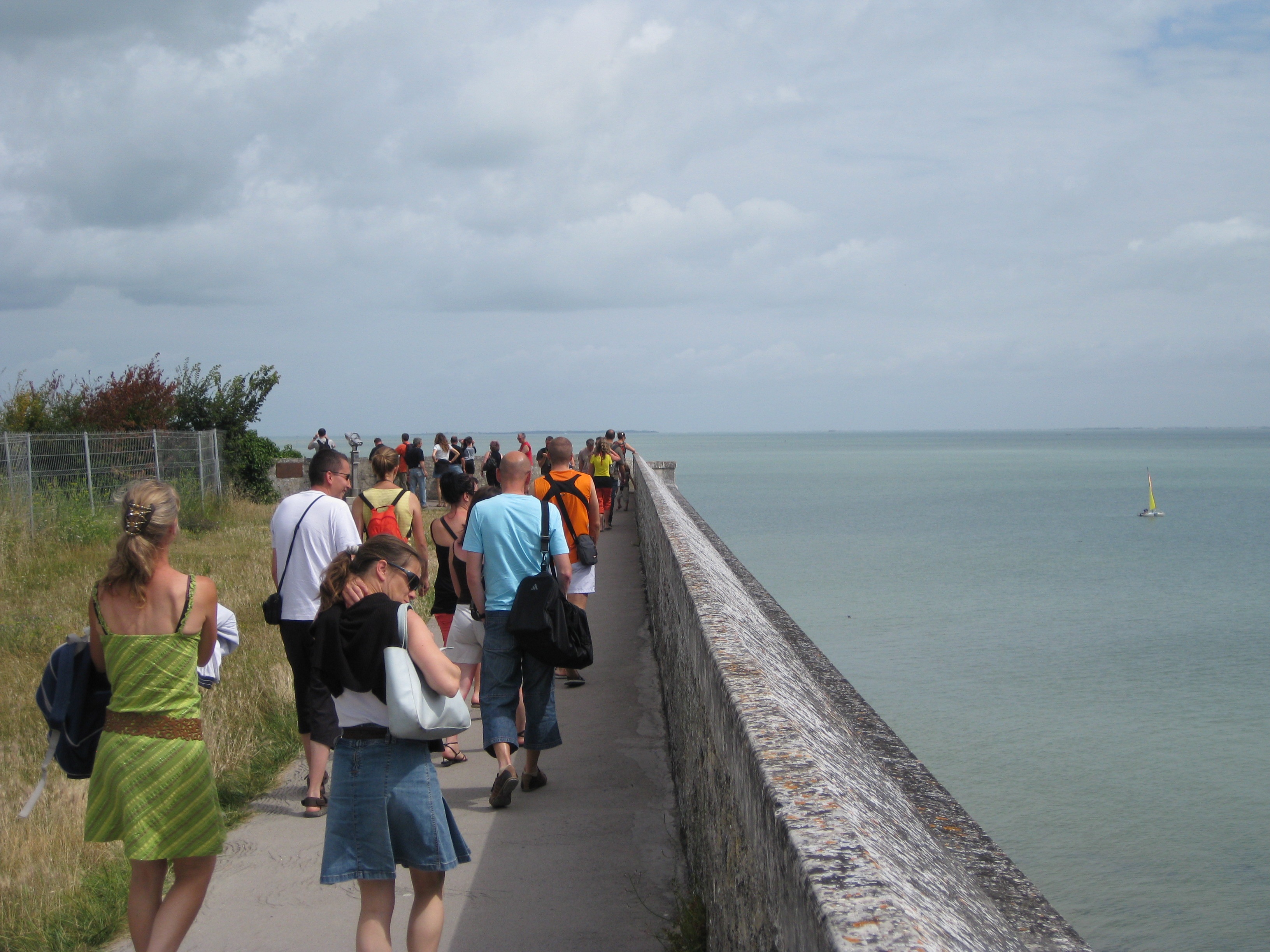 Groupes de célibataires en vacances